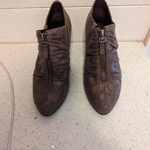 Boots mushroom color Aerosoles Like new 8 1/2 wide BEAUTIFUL